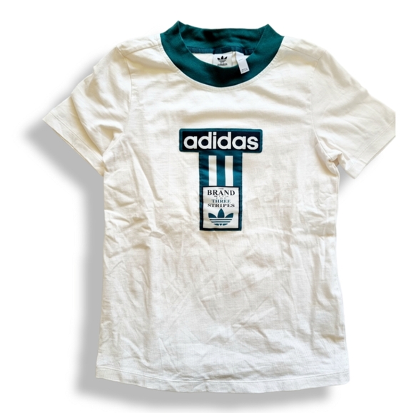 adidas Tops - adidas Originals shortsleeve T-Shirt with Vintage Logo in off-white + green